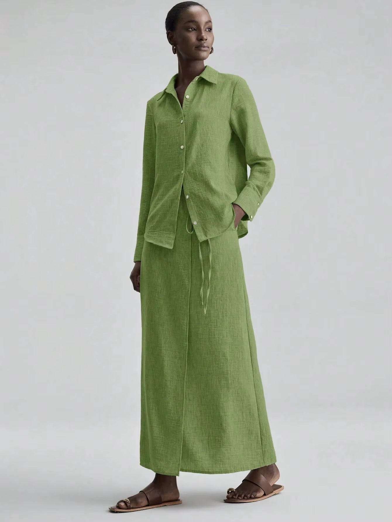 The Elara Linen Set